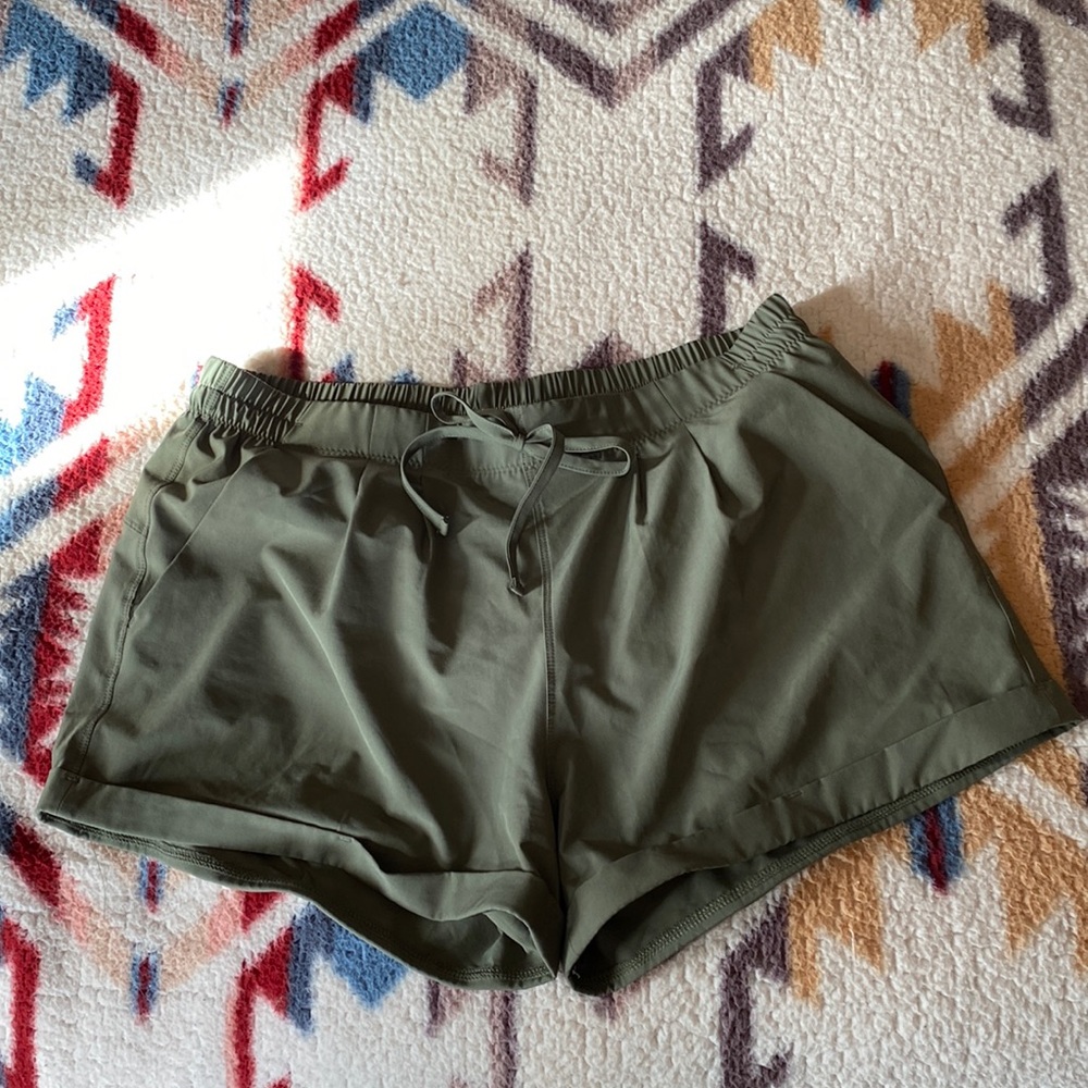 Zyia shorts, size Large. Green